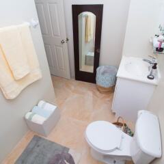Отель The Bailey's New Kingston Suites ванная фото 2