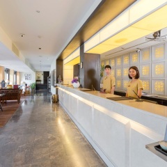 Отель Sawaddi Patong Resort & Spa интерьер отеля