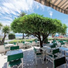 Отель Hôtel Vacances Bleues Le Royal питание