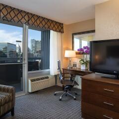 Отель Best Western Plus Chateau Granville Hotel & Suites Канада, Ванкувер - отзывы, цены и фото номеров - забронировать отель Best Western Plus Chateau Granville Hotel & Suites онлайн удобства в номере