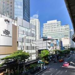 Отель Sukhumvit Suites парковка