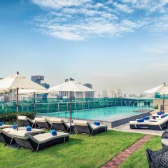 Отель Mercure Bangkok Makkasan бассейн