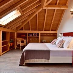 Отель Mercearia d'Alegria Boutique B&B Стандартный семейный номер с различными типами кроватей