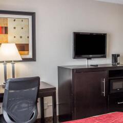 Отель Comfort Inn North Conference Center удобства в номере