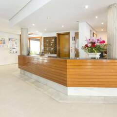 Отель Aparthotel Flora Испания, Полленса - 1 отзыв об отеле, цены и фото номеров - забронировать отель Aparthotel Flora онлайн интерьер отеля фото 2
