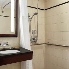 Отель DoubleTree by Hilton New York Downtown ванная фото 2