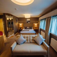 The Redhurst Hotel развлечения