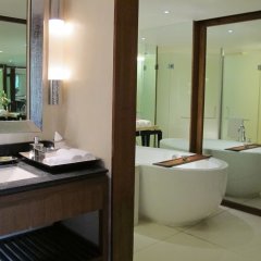 Отель Alila Diwa Goa - A Hyatt Brand Индия, Маджорда - 9 отзывов об отеле, цены и фото номеров - забронировать отель Alila Diwa Goa - A Hyatt Brand онлайн ванная фото 2