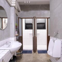 Apartment45 Hostel - Adults Only Бангкок ванная