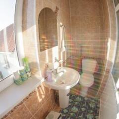 Отель Guesthouse Alakol Кыргызстан, Каракол - отзывы, цены и фото номеров - забронировать отель Guesthouse Alakol онлайн ванная