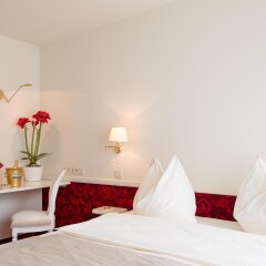 Hotel Amadeus Вена сейф в номере