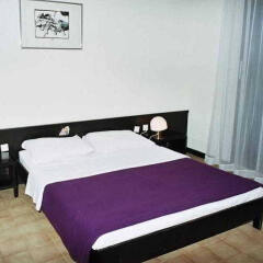 Hotel Aleksandar сейф в номере
