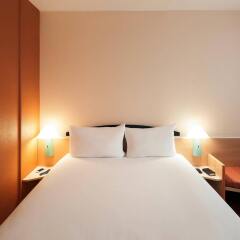Отель ibis Nürnberg City am Plärrer Германия, Нюрнберг - отзывы, цены и фото номеров - забронировать отель ibis Nürnberg City am Plärrer онлайн комната для гостей