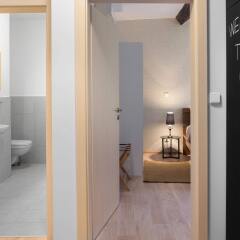 Отель 7 Tales Suites сейф в номере