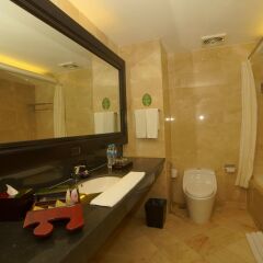 Отель Best Western Resort Kuta ванная фото 2