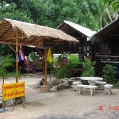 Отель Nid's Bungalows бассейн
