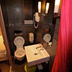 Plug Inn Boutique Hostel ванная фото 2