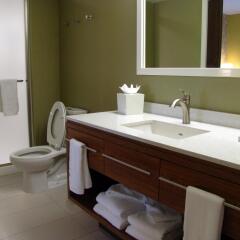 Отель Home2 Suites by Hilton Cleveland Beachwood ванная