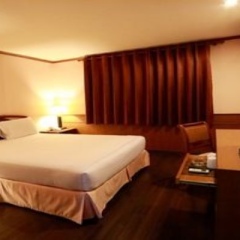 Отель Travel Lodge Suriwongse - Adult Only Бангкок комната для гостей фото 5