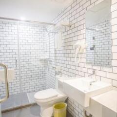 Отель Hi Inn Suzhou New Guanqian Branch Китай, Сучжоу - отзывы, цены и фото номеров - забронировать отель Hi Inn Suzhou New Guanqian Branch онлайн ванная фото 2