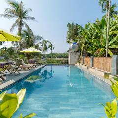 Отель New Sunshine Homestay бассейн