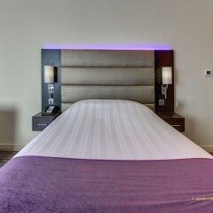 Отель Premier Inn Ibn Battuta Mall сейф в номере