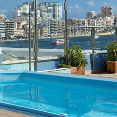 Отель 115 The Strand Aparthotel Мальта, Гзира - отзывы, цены и фото номеров - забронировать отель 115 The Strand Aparthotel онлайн бассейн