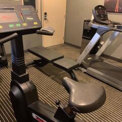 Отель Best Western Plus Rama Inn & Suites фитнесс-зал