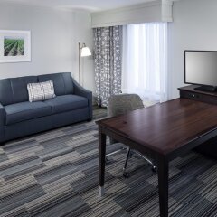 Отель Hampton Inn & Suites Tulare комната для гостей фото 3