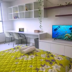 Апартаменты SUNNY TROPICAL Serviced Apartments комната для гостей фото 5
