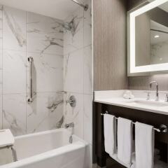 Отель Quality Suites Toronto Airport Канада, Торонто - отзывы, цены и фото номеров - забронировать отель Quality Suites Toronto Airport онлайн ванная