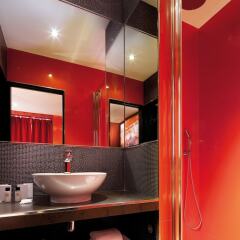 Отель Hôtel Montmartre Mon Amour Франция, Париж - отзывы, цены и фото номеров - забронировать отель Hôtel Montmartre Mon Amour онлайн ванная