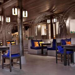 Отель The Naka Island, A Luxury Collection Resort and Spa, Phuket гостиничный бар
