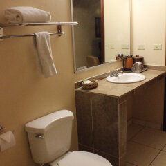 Gran Hotel Paris in La Ceiba, Honduras from 80$, photos, reviews - zenhotels.com bathroom photo 3