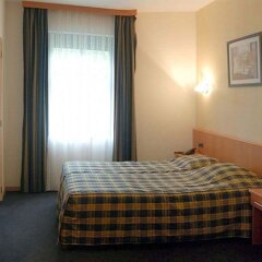 Hotel Les Jardins De La Molignée сейф в номере