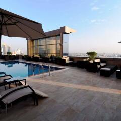 Отель Best Western Plus Pearl Creek Дубай бассейн фото 3