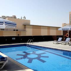 Royal Ascot Hotel Apartment бассейн фото 2