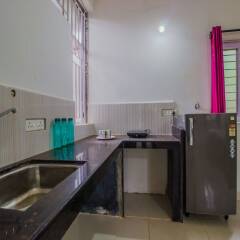 Апартаменты OYO 13098 Home Cozy Studio Near Uddo Beach Гоа в номере