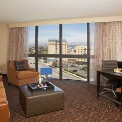 Отель Embassy Suites Los Angeles - International Airport/North США, Лос-Анджелес - отзывы, цены и фото номеров - забронировать отель Embassy Suites Los Angeles - International Airport/North онлайн комната для гостей фото 2