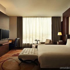 Отель Hilton Bandung Индонезия, Бандунг - 1 отзыв об отеле, цены и фото номеров - забронировать отель Hilton Bandung онлайн комната для гостей фото 2