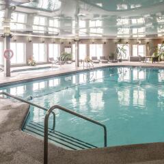 Отель Doubletree By Hilton Gatineau-Ottawa Гатино бассейн
