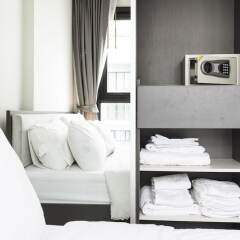 Отель The Base Central Pattaya By Favstay Паттайя сейф в номере