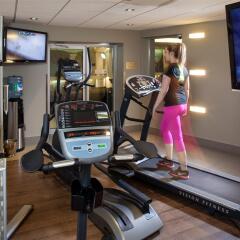 Отель Best Western Plus City Centre/Centre-Ville Канада, Квебек - отзывы, цены и фото номеров - забронировать отель Best Western Plus City Centre/Centre-Ville онлайн фитнесс-зал фото 2