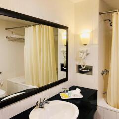 Отель REGALPARK Hotel Kuala Lumpur Малайзия, Куала-Лумпур - отзывы, цены и фото номеров - забронировать отель REGALPARK Hotel Kuala Lumpur онлайн ванная