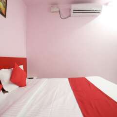 OYO 24220 Hotel Bohra International сейф в номере