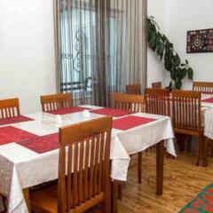 Отель Sweet House Guest house Кыргызстан, Каракол - отзывы, цены и фото номеров - забронировать отель Sweet House Guest house онлайн питание