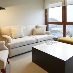 Апартаменты Playa de La Concha 5 Apartment by FeelFree Rentals комната для гостей