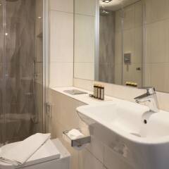 Отель Roomzzz Manchester Corn Exchange ванная фото 2