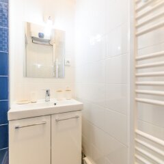Отель Daumier - New 2 Bdrs Flat near la Seine Париж ванная