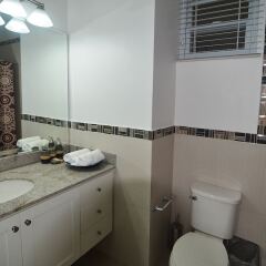 Апартаменты Kingsway New Kingston Guest Apartment II ванная